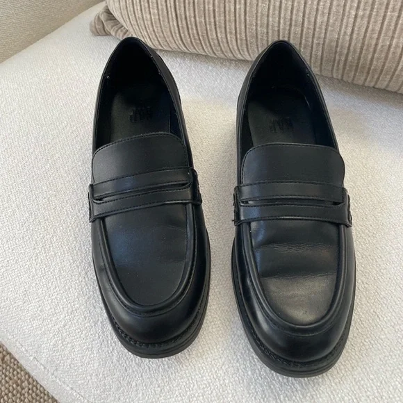 Women’s loafers from the gap brand new size 6 black - Picture 1 of 8